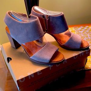 Tom's Majorca cut out desert taupe suede sandals size 8